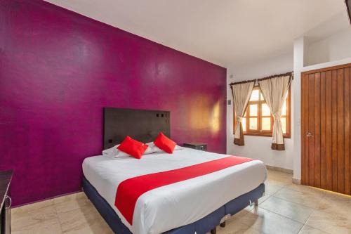 Atlixco Hotel | Relax at OYO Hotel Emperadores Inn with Family-Friendly Pool
