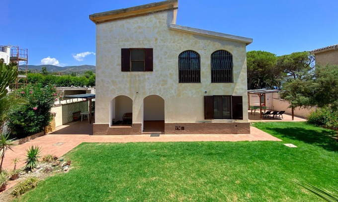 Capitana Villa | Unforgettable Stay at Capitana Guest House Baia Azzurra