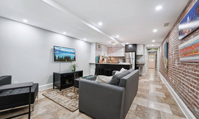 Southeast Apartment | Prime Capitol Hill Stay: Walk to Metro & Nearby Cafes