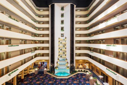 Jefferson City Hotel | Pet-Friendly Getaway at Capitol Plaza Hotel Jefferson City