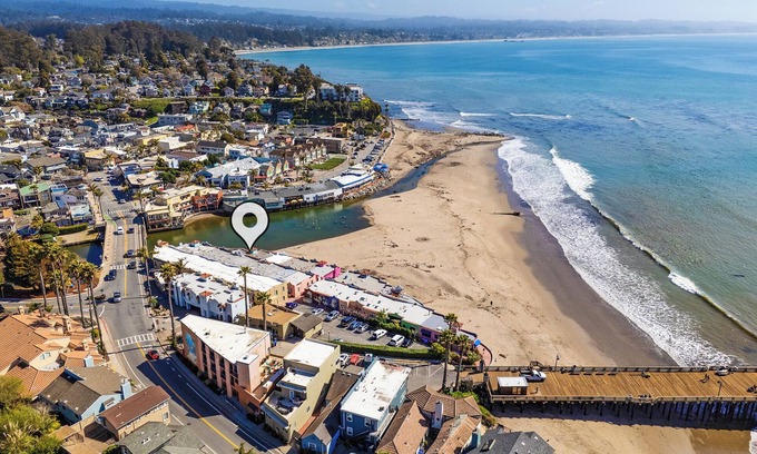 Capitola House | Exclusive Oceanfront Retreat at Capitola Venetian