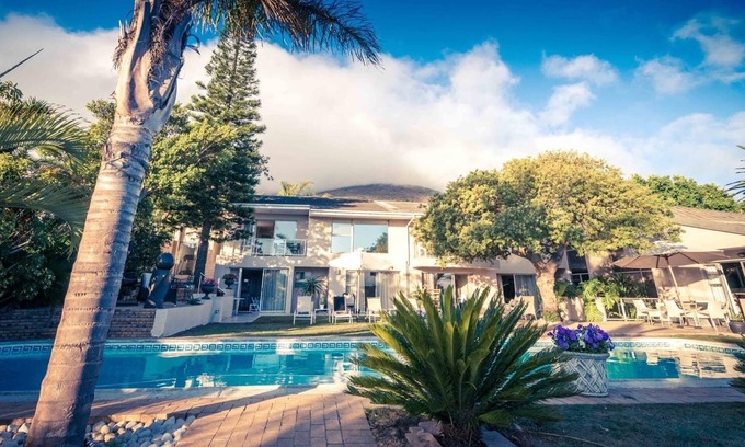 Welgemoed House | Tranquil Capo Cabana Guesthouse with Kitchen & Breakfast