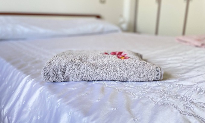 Isola di Capo Rizzuto Apartment | Capo Rizzuto Ground Floor: Oceanfront Stay with Pet-Friendly Perks