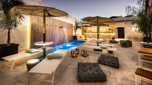Santa Margherita di Pula Hotel | Premier CapoBlu Hotel: Oceanfront Bliss with Top Amenities