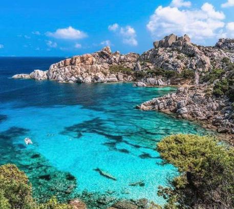 Capo Testa House | Elegant Capotesta Rooms with Pet-Friendly Amenities