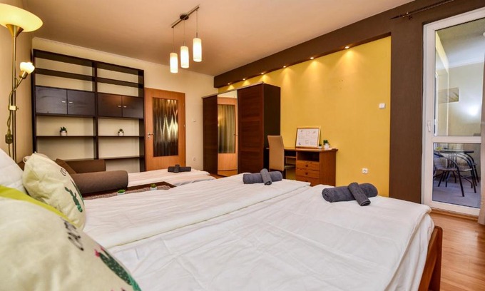 Ferencvaros Apartment | Cozy Cappuccino Apartment with Balcony & Free Parking