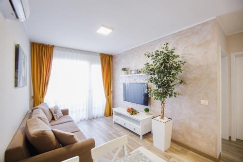 Oradea Apartment | Experience Cappuccino Colors at West Residence - Top Rated!