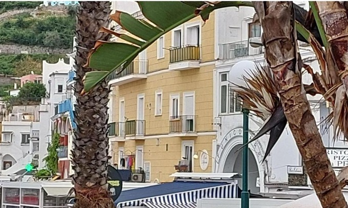 Marina Grande House | Family-Friendly Capri Aquarium Friends with Kitchen Amenities
