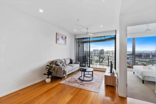 Newstead Apartment | Capri - Executive 1BR in Fortitude Valley plus parking