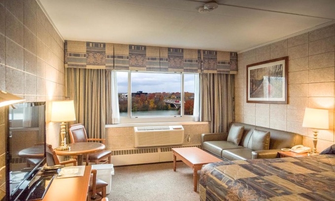 York - Haig Hotel | Family-Friendly Capri Inn: Guest Rated 9/10 Experience