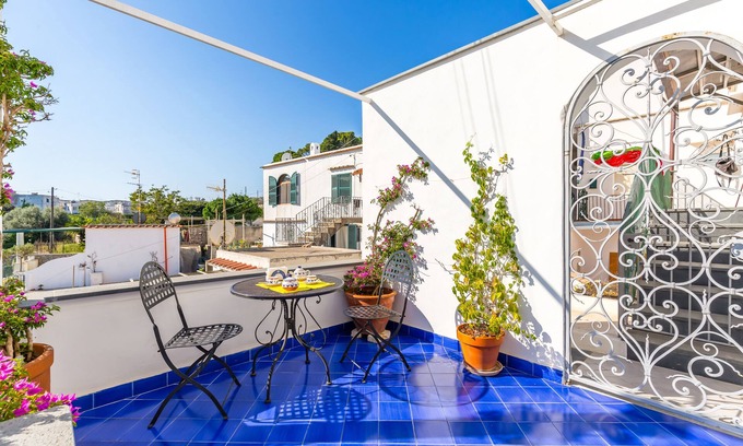 Tiberio Villa | Family-Friendly Capri Turquoise by Napoliapartments