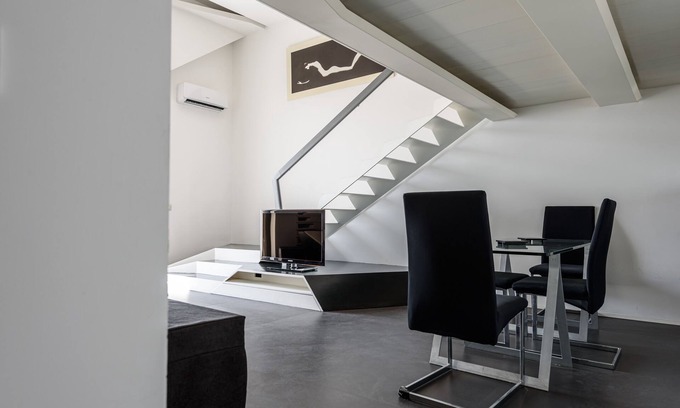 Vomero Apartment | Experience Capri View: Deluxe Suite for Family Getaways