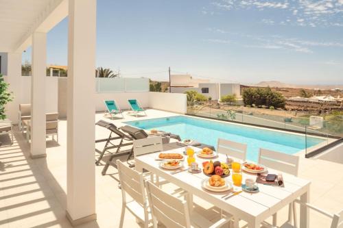 Las Brenas Villa | Experience Oceanfront Bliss at CAPRICA by Buenavilla