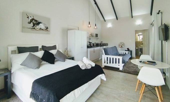 Robberg Beach Apartment | Capricorn Studio One | 150m Solar Beach