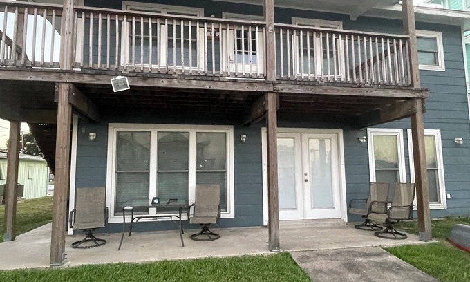 Palm Harbor House | Capt. Dan's Fishing Getaway: Canal Front Home & Breakfast