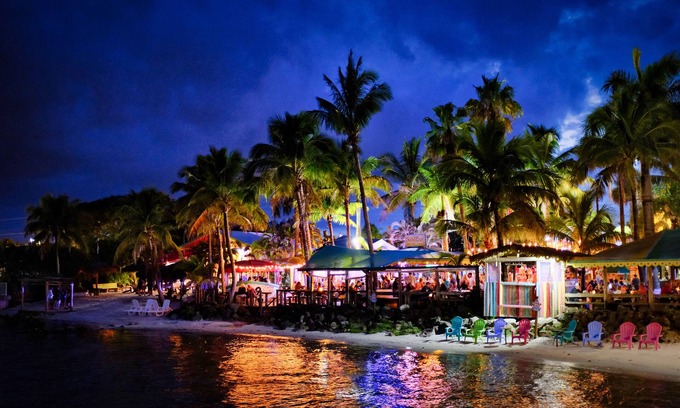 Sebastian Resort | Eco-Friendly Capt Hiram's Resort with Pool & Spa Amenities