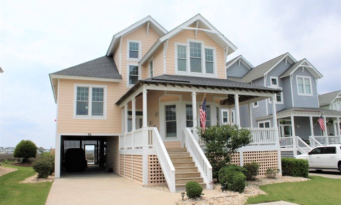Manteo House | Pet-Friendly Getaway at Captain Gecko - Oceanfront Retreat