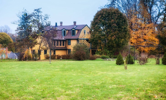 Poquetanuck Bed & Breakfast | Discover Captain Grant's 1754: Spa and Breakfast Included