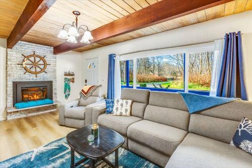 Copalis Beach House | Relax at Captain Green's Cabin - Pet & Child Friendly Stay
