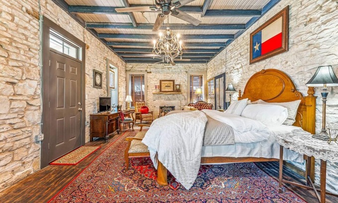 Stephenville House | Exceptional Captain James Beech House with Kitchen Amenities