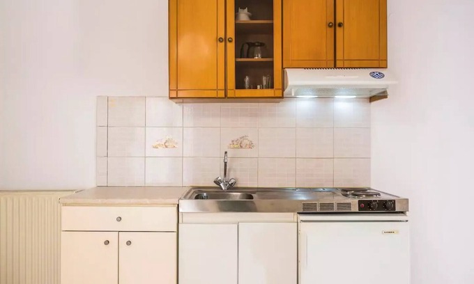Kato Galatas Apartment | Pet-Friendly Retreat: Captain Michalis Room 3 Awaits