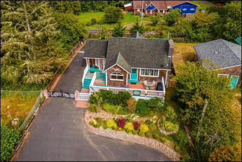 Grayland House | Family-Friendly Retreat at Captain Mike's Snug Harbor
