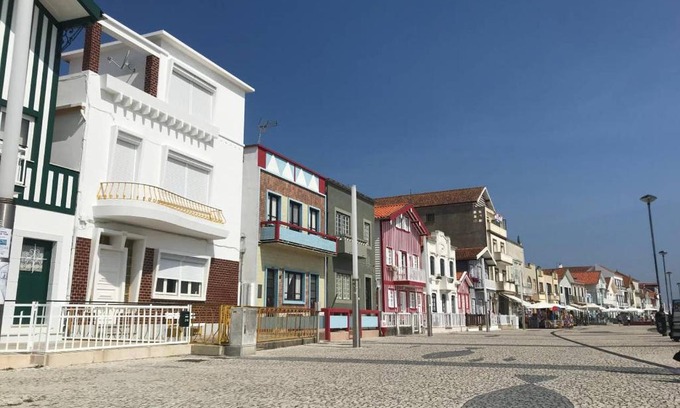 Costa Nova do Prado House | Pet-Friendly Captain Pisco's Palheiro with Ocean Views