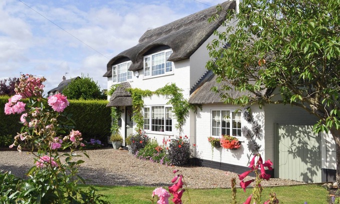 Winterton-on-Sea Cottage | Exceptional 3-Bedroom Retreat in Winterton-on-Sea