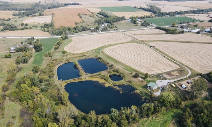 Illinois City House | Escape to Captain's Cove: Scenic Getaway with Private Ponds