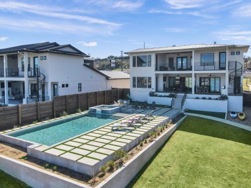 Horseshoe Bay House | Discover Captain's Cove Retreat with Concierge Services