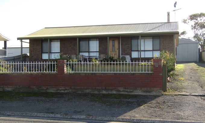 Para Wurlie House | Pet-Friendly Captain's Quarters with Oceanfront Views
