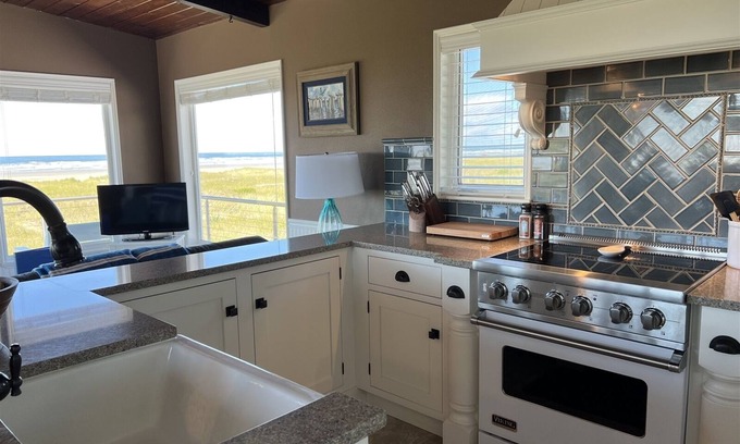 Moclips House | Beachfront Bliss: Captain's Quarters with Pet-Friendly Perks