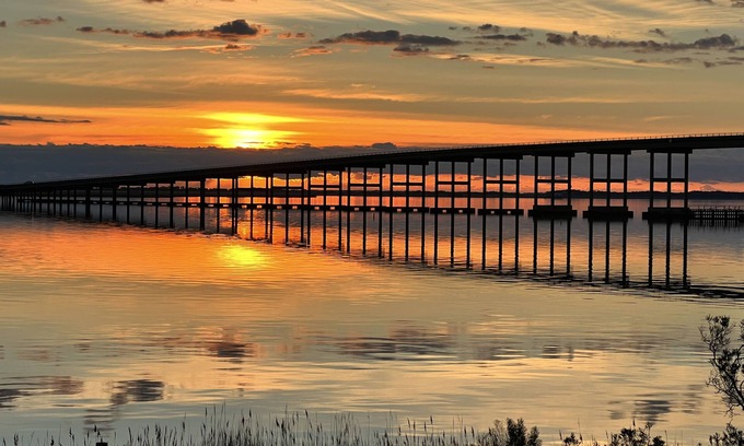 Manteo Condo | Top-Rated Captain's Quarters: Soundfront Condo with Pool