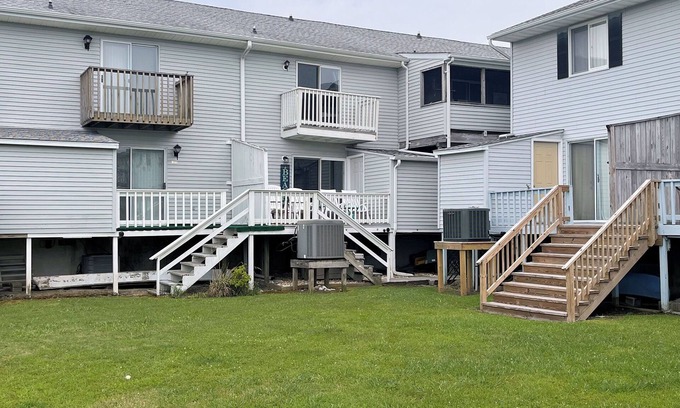 Deep Hole House | Captain's Quarters: Waterfront Access Near the Beach