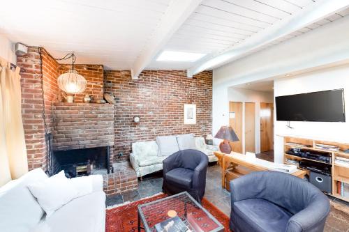 Gearhart Apartment | Welcoming Captain's Quarters - Family-Friendly Retreat