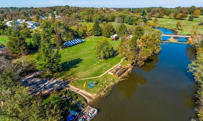 Paris House | Relax at Captain Tuttles on Stoner Creek with Hot Tub Access