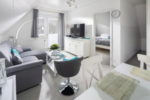 Norddeich Apartment | Cozy Captains Cabin with Oceanfront Views - Guest Rated 8.7