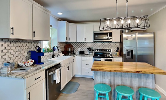 Rockport House | Captains Cove: Pet-Friendly Retreat with Fire Pit & Fun!