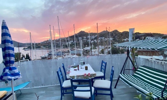 Yalikavak Apartment | Oceanfront Retreat at Captains Lodge - Pet Friendly Stay