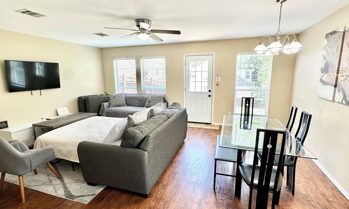 Garland House | Experience Captains Place: Top-Rated & Pet-Friendly Stays