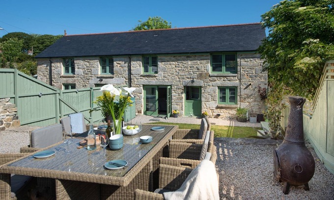Saint Erth Praze House | Captains Rest: A Perfect Getaway for 4 with Great Amenities