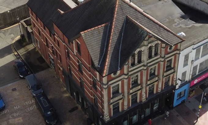 Merthyr Tydfil Apartment | Inviting 1-Bed Apartment in Merthyr Tydfil with Kitchen