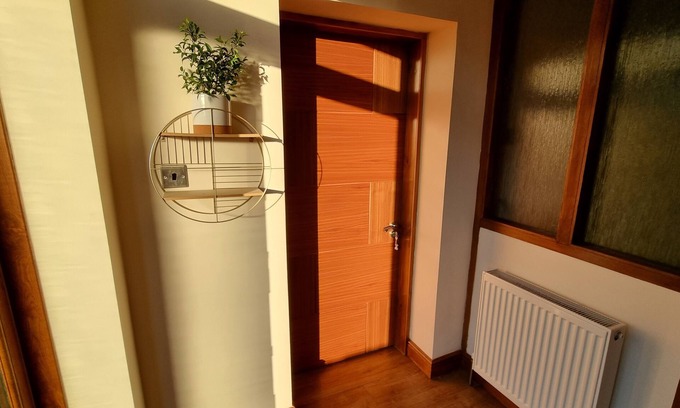 Duddingston Apartment | Inviting 1-Bed Apartment with Kitchen in Edinburgh