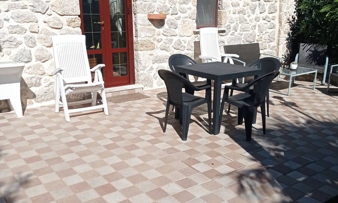 Gallinaro Apartment | Inviting 1-Bed Apartment in Gallinaro with Breakfast