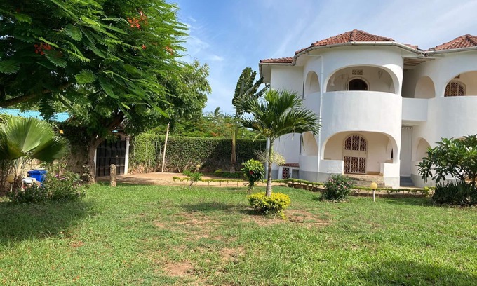 Diani Beach Apartment | Captivating 1-Bed Apartment with Garden and Breakfast