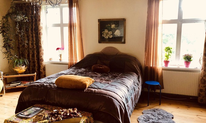 Avesta House | Inviting 1-Bed Studio with Kitchen and Breakfast Included