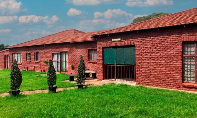 Springs Apartment | Pet-Friendly 1-Bed Studio in Springs - Highly Rated Stay