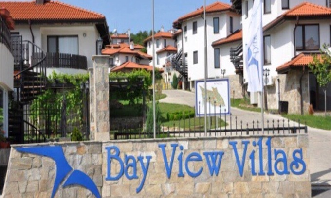Kosharitsa Apartment | Inviting 1 Bedroom Haven at Bay View Villas for Families