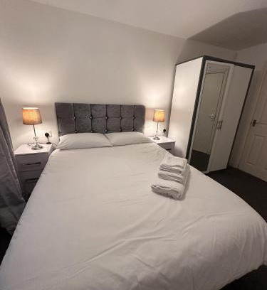 West Bromwich Apartment | Inviting 2-Bed Apartment Ideal for Families in West Bromwich