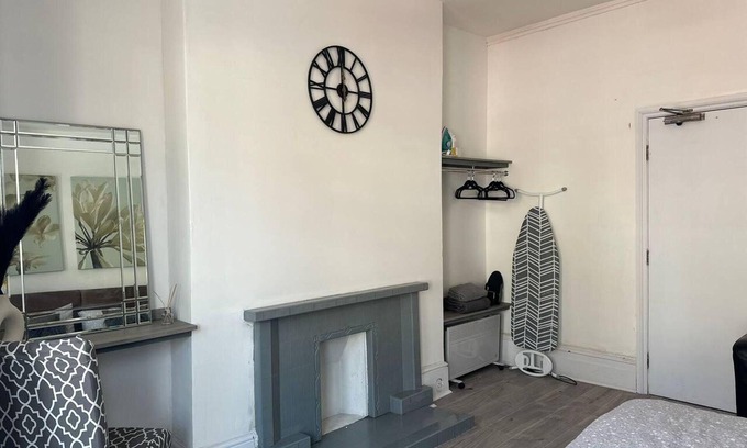 Newport Apartment | Inviting 1-Bed Apartment in Newport with Family-Friendly Perks